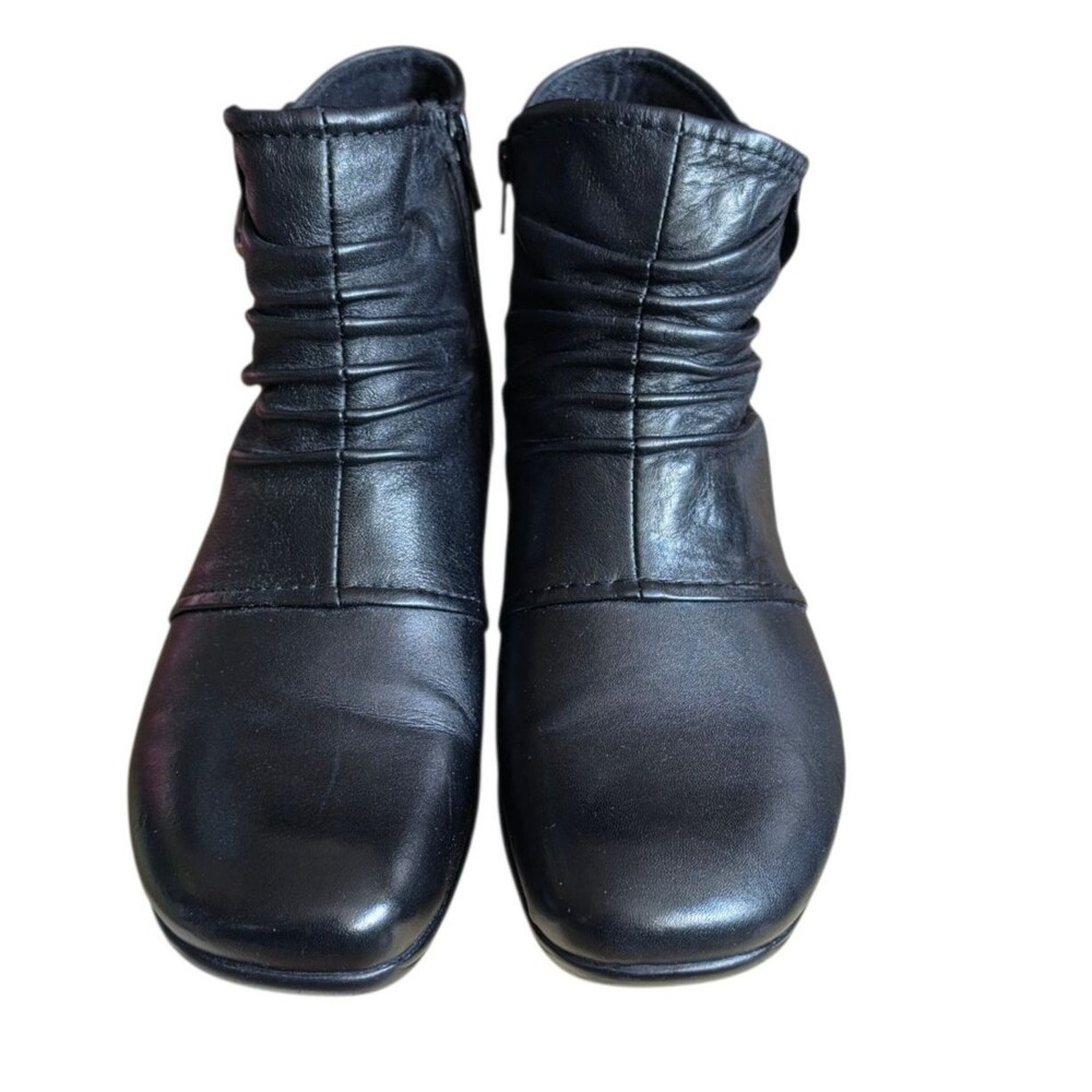 Earth Origins Mallory Ruched Ankle Boots Size 9 Wide Black With Button Accent - Picture 3 of 8